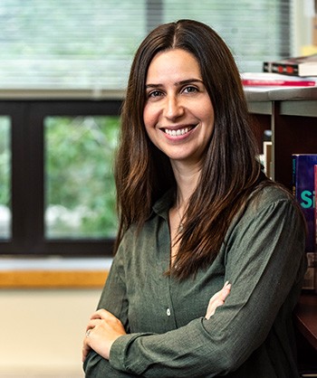 Photograph of Gabrielle Oliveira.